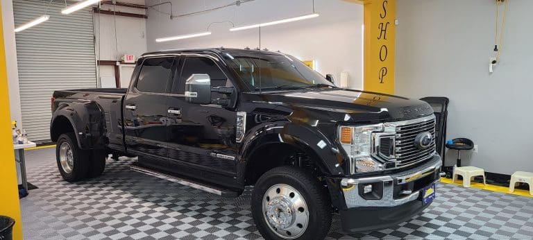 Read more about the article Choosing Automotive Tinting Film for Your Car: A Comprehensive Guide to Installation and Benefits